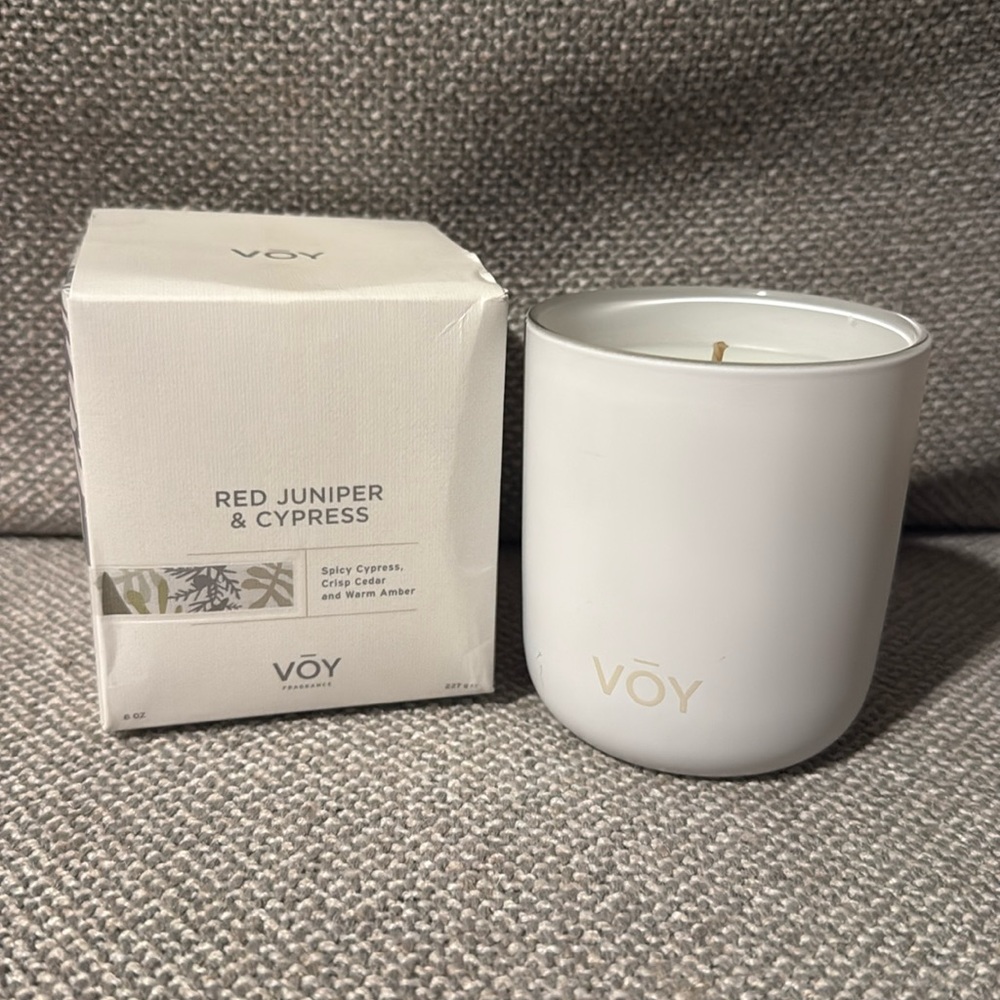 Voy Red Juniper & Cypress Candle 55hour burn time Soy